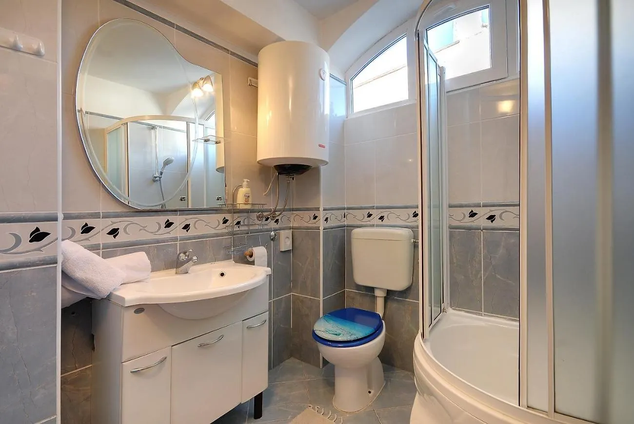 Oberhalb Des Limfjords Liegt Diese Ferienwohnung Mit Pool, Terrrasse Und Grillplatz Barat  0*, Barat (Rovinj) Κροατία