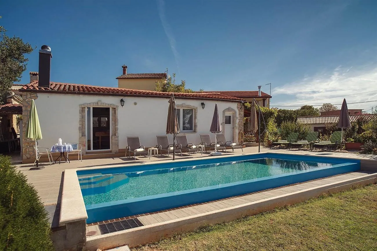 Oberhalb Des Limfjords Liegt Diese Ferienwohnung Mit Pool, Terrrasse Und Grillplatz Barat  Κροατία