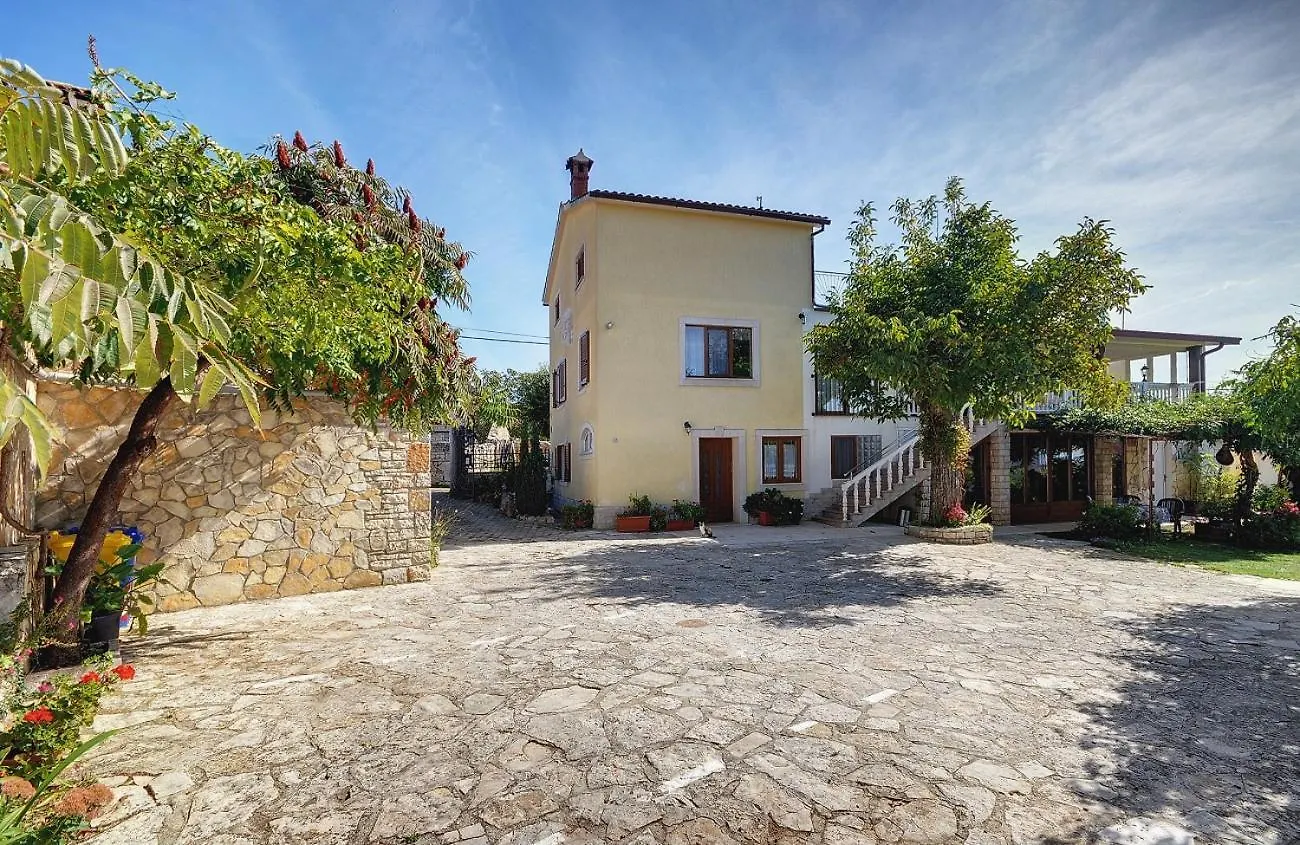 Oberhalb Des Limfjords Liegt Diese Ferienwohnung Mit Pool, Terrrasse Und Grillplatz Barat  Barat (Rovinj)