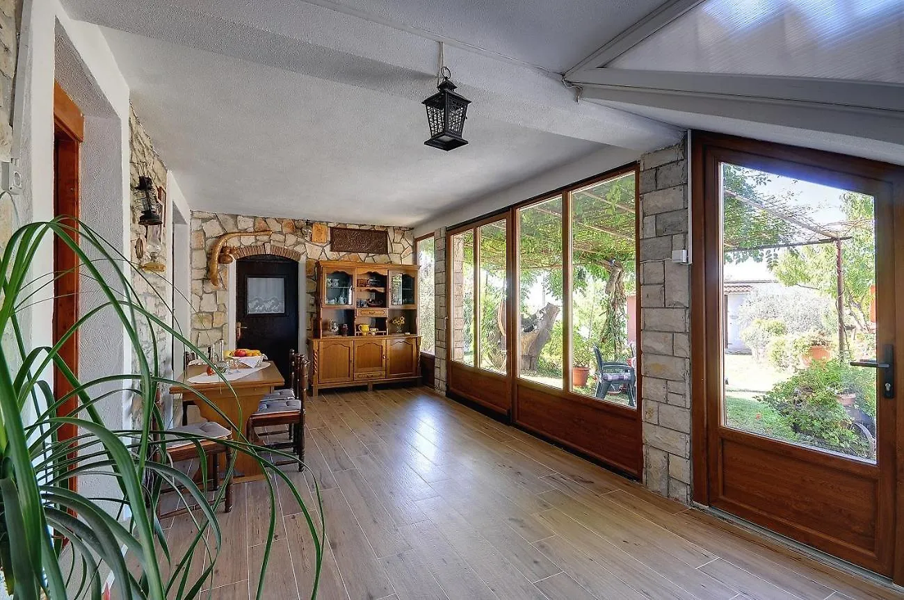 Oberhalb Des Limfjords Liegt Diese Ferienwohnung Mit Pool, Terrrasse Und Grillplatz Barat